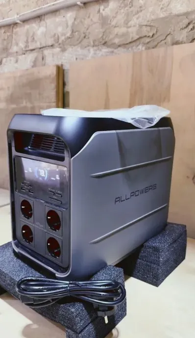 AllPowers P1800 — спереди: четыре розетки