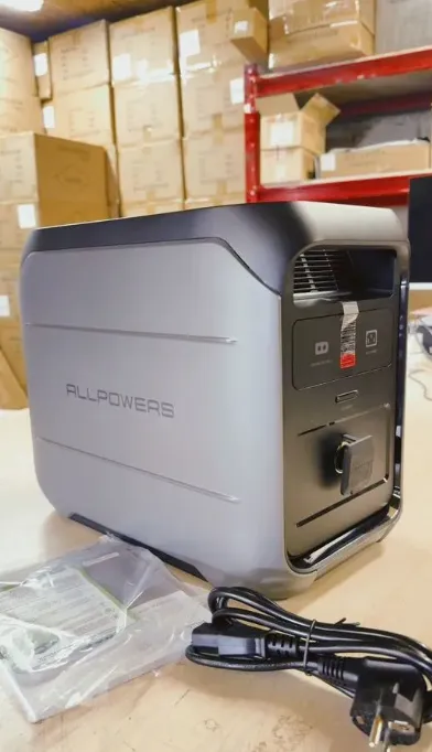 AllPowers P1800 — сбоку и сзади: входы для зарядки
