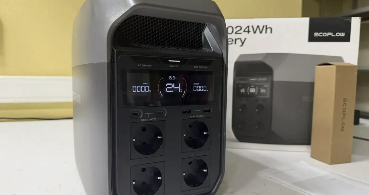 EcoFlow Delta 3 — спереди: экран и четыре розетки