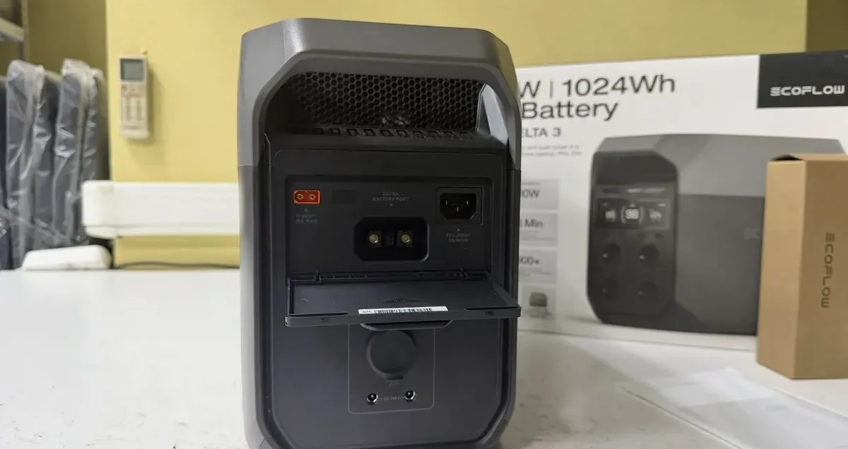 EcoFlow Delta 3 — сзади: входы для зарядки и дополнительной батареи